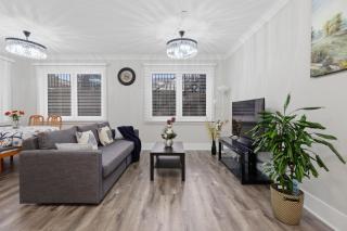 Modern Seaside Sanctuary 1 BR Executive Suite near White Rock Beach - 0