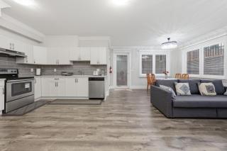 Modern Seaside Sanctuary 1 BR Executive Suite near White Rock Beach - 1