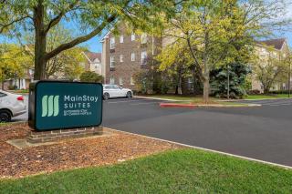 MainStay Suites Middleburg Heights Cleveland Airport - 9