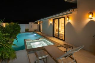 V296 Newly Renovated Pool Villa Sleeps 14 with BBQ - 0