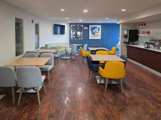 Comfort Inn & Suites Summerset - North Rapid City - 4