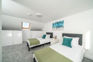 Cozy Apartments with Parking & Wifi near Tottenham Hotspur Stadium, Tube Station with Direct Tube Services To London Heathrow Airports - 6