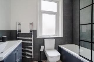 Relax at Raglan Burnley 3BR Home with Parking - 7