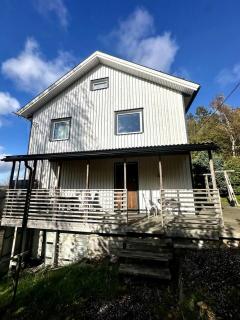 Workers house • 16 bed • 4 Bath • All-inc •Parking - 7