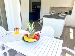 St Raphael Marina Sea Breeze Apt & pool, Sleeps 4 - 1