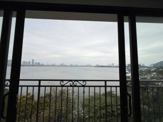 Studio Lake view - 1