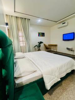 The Art House with Pool, Balcony, WiFi, Mini-Gym - 9