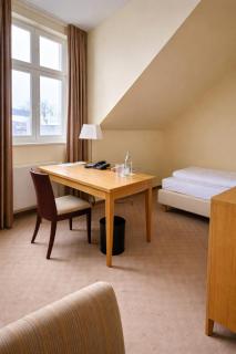 Schloss und Gut Liebenberg - 6