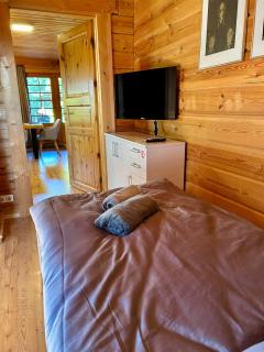 Gemütliches Holzhaus für 6 Gäste inkl Parkplatz und free Wifi -  - 7