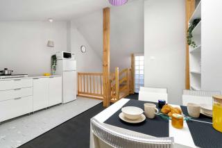 Two-level Apartment with Air Conditioning and Workspace close to the City Center by Noclegi Renters - 4