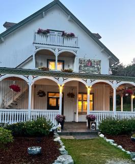 Heartbreak Hotel - 9