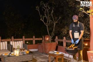 StayVista at Morbaugh Palace- Outdoor pool, WiFi & BBQ - 9