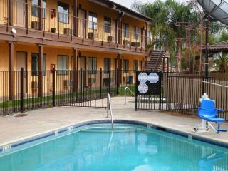 Best Economy Inn & Suites - Bakersfield - 4