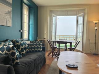 Évasion vue mer pontons du D-Day, quai Arromanches - 7