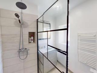 Maison 3 Chambres - 3 SDB - garage - 1