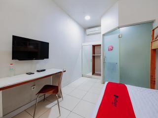 RedDoorz Plus near Asia Afrika 3 - 7