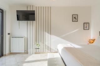 Suite Des Etrangers - 2