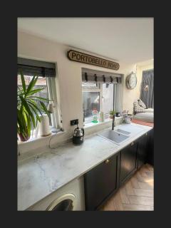 Spacious House In Guildford - 7