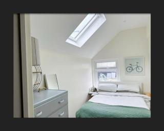 Spacious House In Guildford - 2
