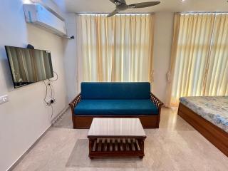 En-Suite LakeView AC Studio Apartment Hiranandani Estate Thane West - 2