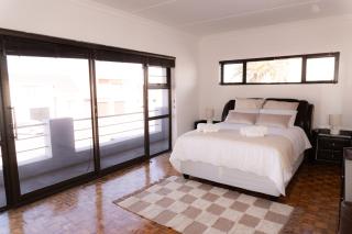 Sunrise Cove Self Catering - 7