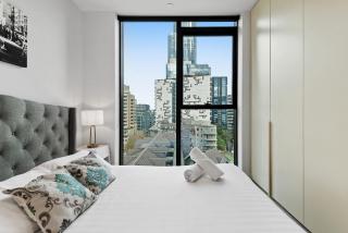 Bright Apartment with City Views in Trendy Locale - 2