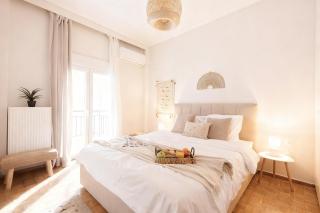 Spacious Modern Apartment with Balcony - 2