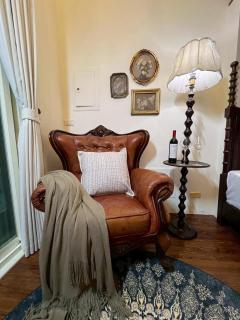 Peeks meet moon gallery & house - 7