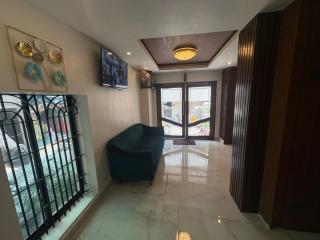 Hotel Royal Luxe - US consulate, Apollo hospital, Sankara natralya - 6