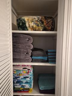 Family Friendly 3BR 1BA Home Sleeps 6 Spacious Private Backyard - 8