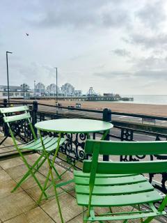 Beach from the Balcony, ensuite and private parking - 1