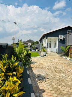 Modern 2BR House AC Bedrooms 5 Min to Airport - 2