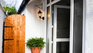 Serviced Accom Sleeps 8 - Near London Parking - 8