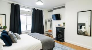 Serviced Accom Sleeps 8 - Near London Parking - 7