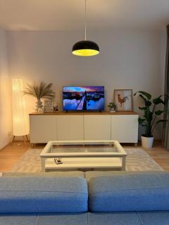 Easy City Access Bright 1BR with Underground Parking - 3