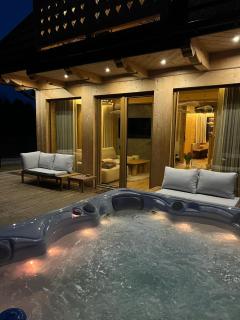 Lovelia - Luxury Mountain Chalet with Hot Tub - 4