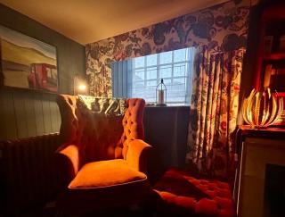 Moorleigh House Entire Property Sleeps 10 - 1