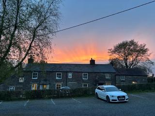 Moorleigh House Entire Property Sleeps 10 - 2