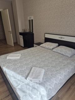 Comfy 2 Bedroom Apartment - 8