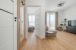 Bright Apartment with Parking & Garden by Noclegi Renters - 3