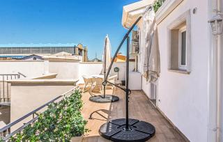 3 Bedroom Lovely Apartment In Viareggio - 9