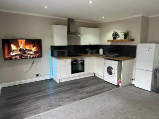 Modern 2 Bed Apartment, Sleeps 4 - 0