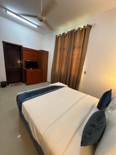 Savoy Inn Hotel Apartments - 2