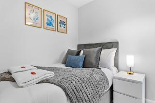 2BR - Newly Refurbished - Free Parking - 4