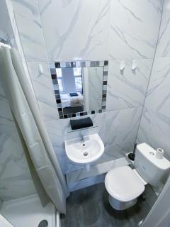 Bright & Modern Studio Flat - 10 min walk to tube - 6