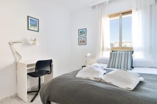 C09 Roomy Luminous 5 Bedroom in Town - 3