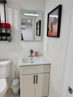 Cozy Guesthouse Downtown Tampa - 1