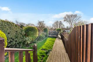 139 I Abbey House I Characterful & Peaceful 1BR House w Garden, Rooftop Balcony, Fully Equipped Kitchen and Dedicated Workspace - 5