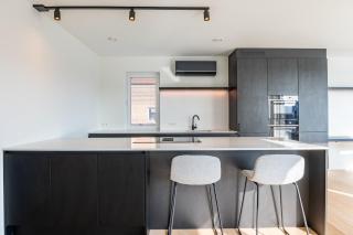 Luxurious 2BR Apartment with Pool and parking - 5