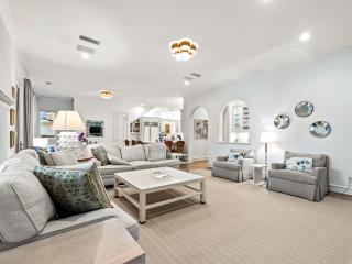 Stunning Spacious Family Home in University Park - 7